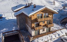 Deschana Lodge